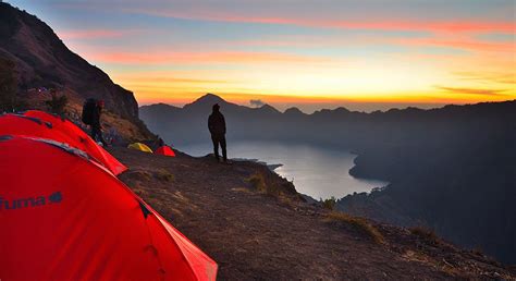 Peralatan yang Dibutuhkan untuk Melakukan Adventure Pemandangan Langit Malam di Puncak Gunung Rinjani